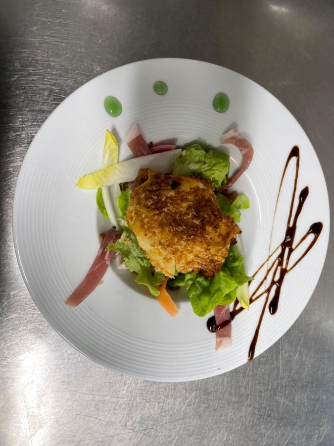 Logis Hotel Restaurant Cazes Arazat Laissac Exterior foto