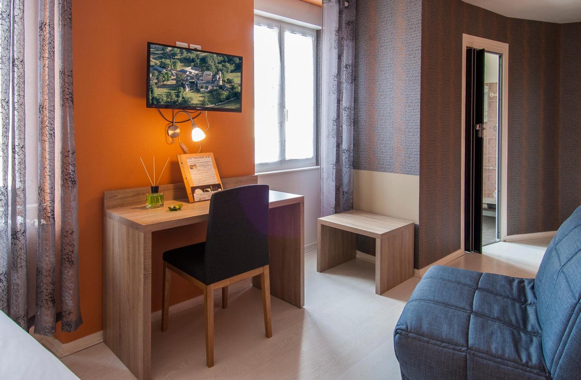 Logis Hotel Restaurant Cazes Arazat Laissac Exterior foto