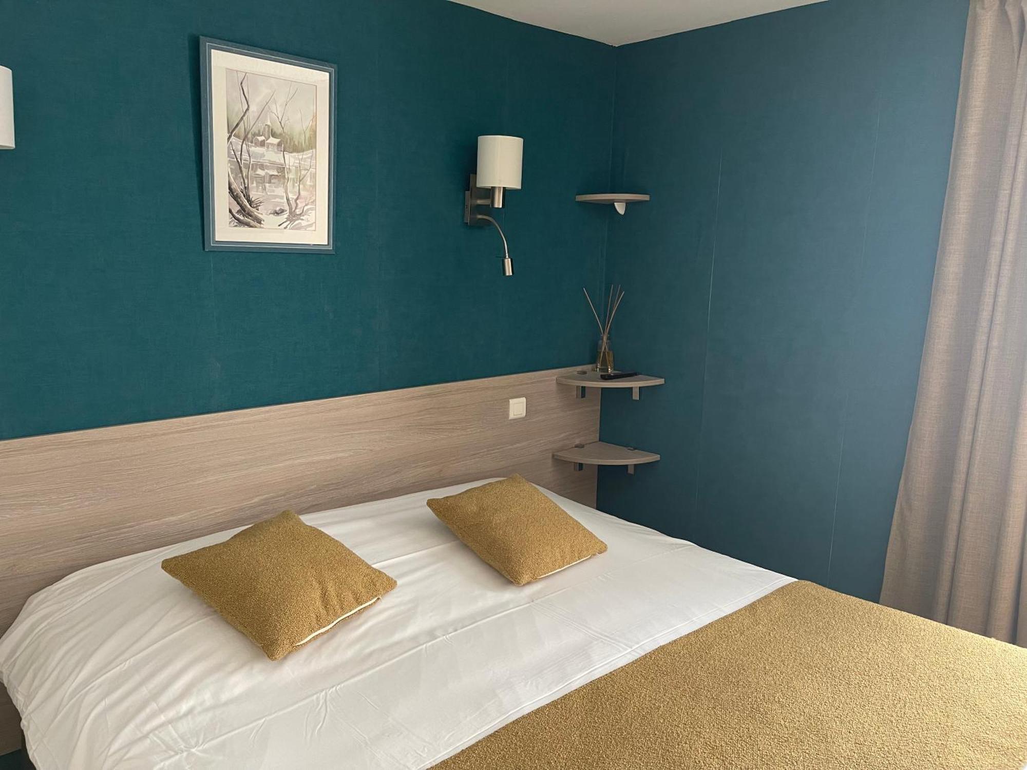 Logis Hotel Restaurant Cazes Arazat Laissac Exterior foto