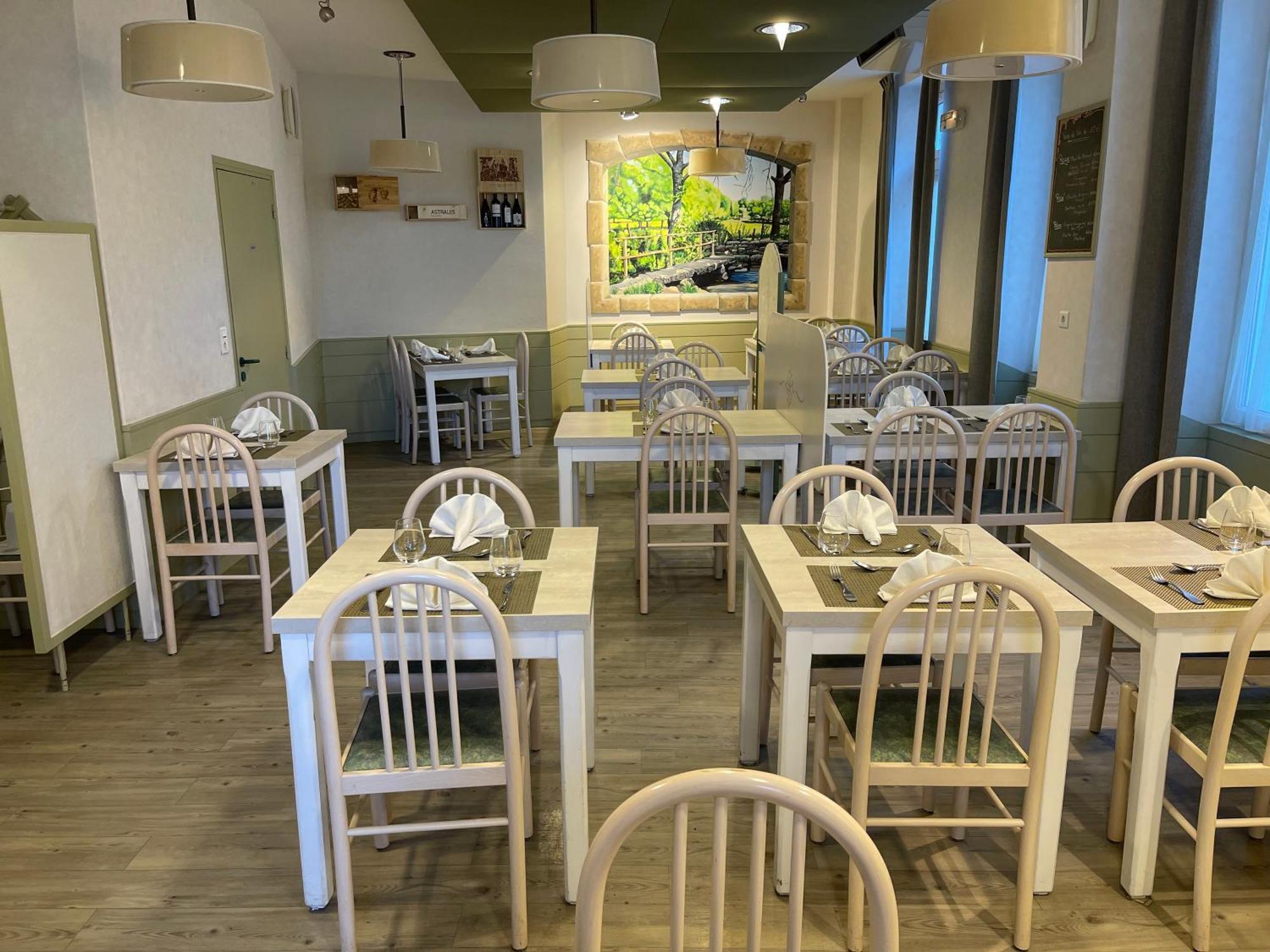 Logis Hotel Restaurant Cazes Arazat Laissac Exterior foto