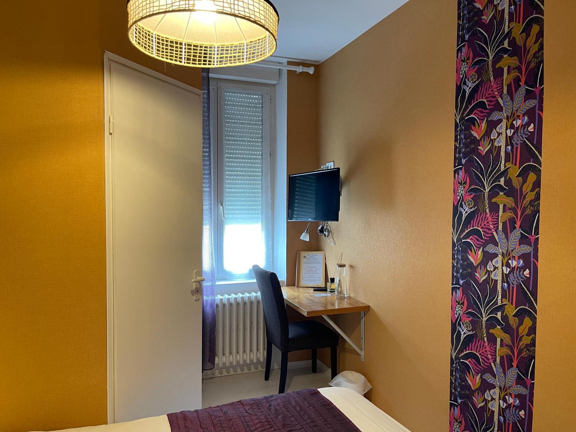 Logis Hotel Restaurant Cazes Arazat Laissac Exterior foto